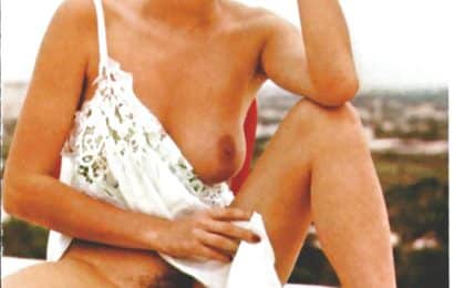 Brigitte Lahaie nue brune sur une chaise